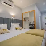 Dinya Lisbon
