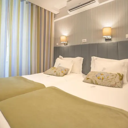Dinya Hotell 3*