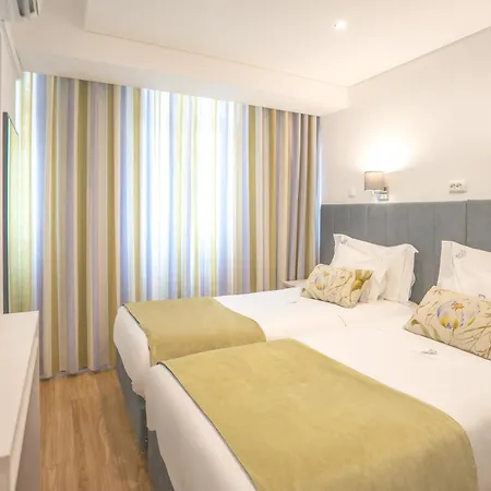 Dinya Hotell 3*