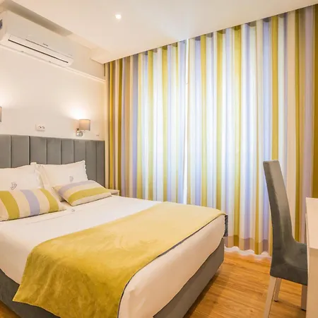 Dinya Hotell 3*