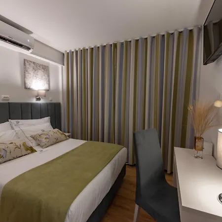 Dinya Hotell 3*